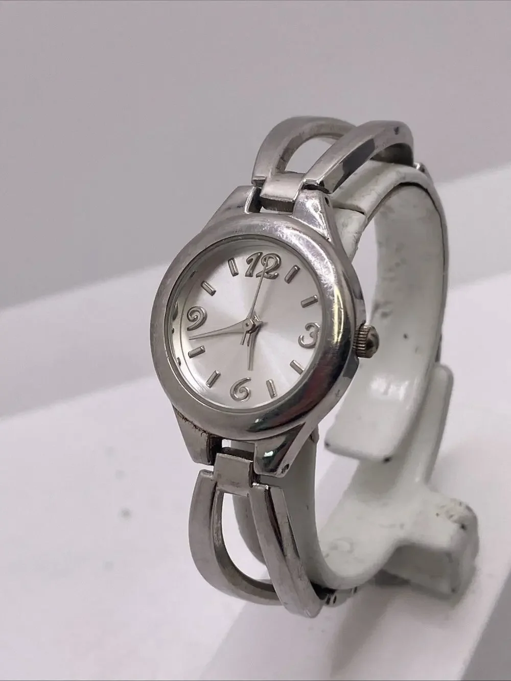 Womens Vintage Silver Tone Watch Works New Battery